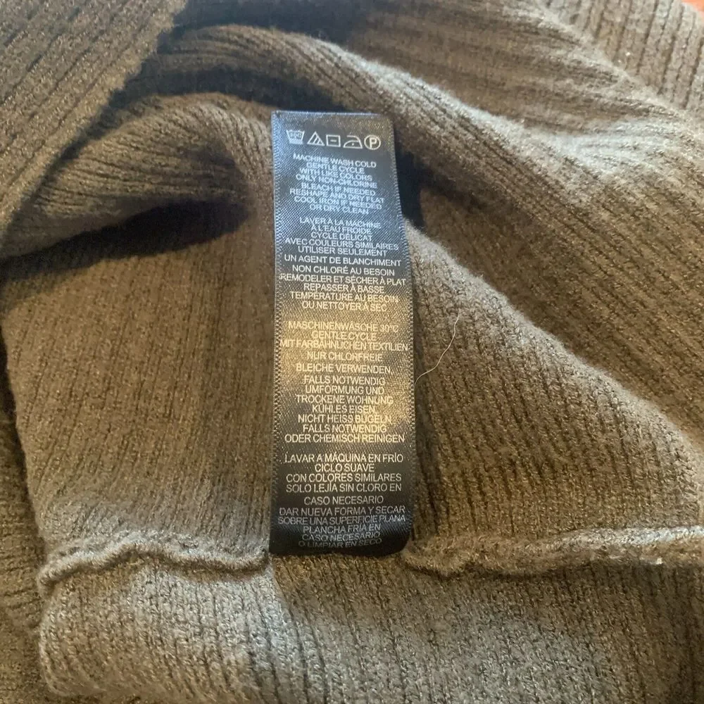 Adrianna Papell Sweater Size M Lightweight Pullover Olive Green Boxy V-Neck